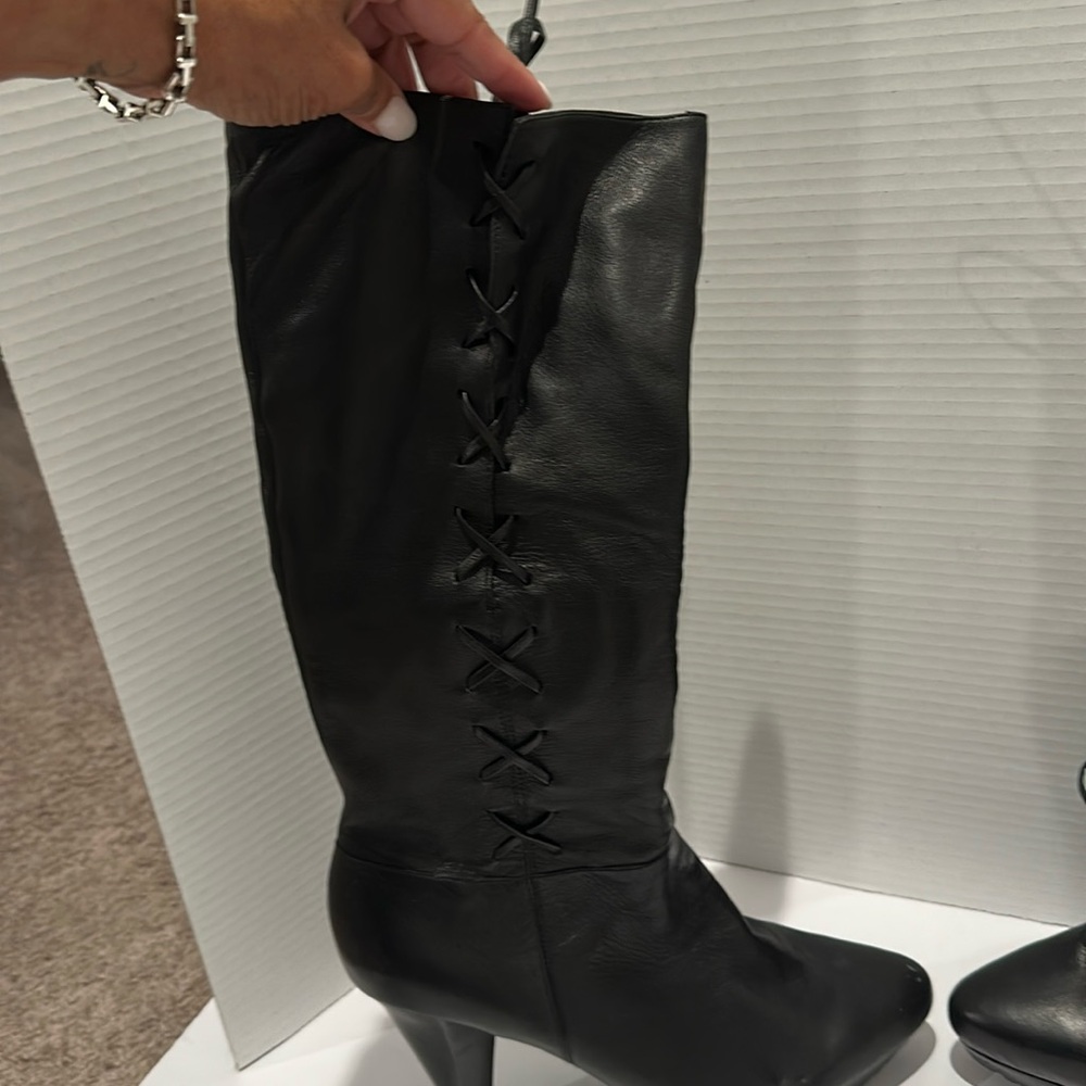 Jeffrey Tyler, sexy stylish 👢